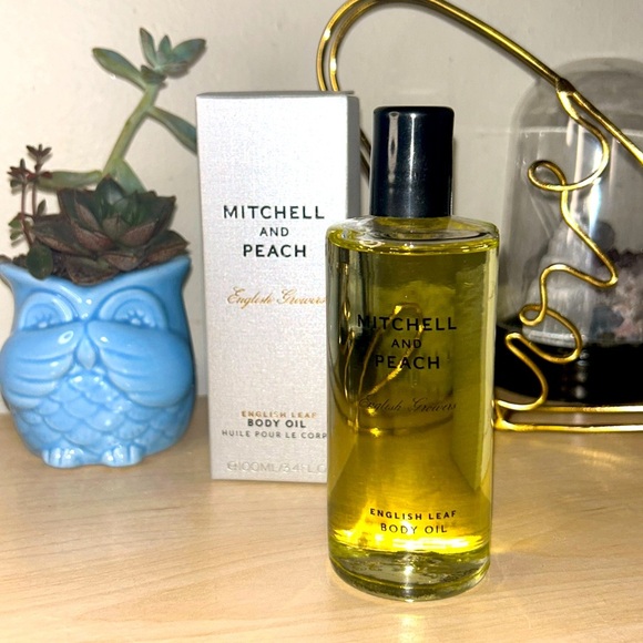 Mitchell and Peach Other - Mitchell and Peach English Leaf Body Oil